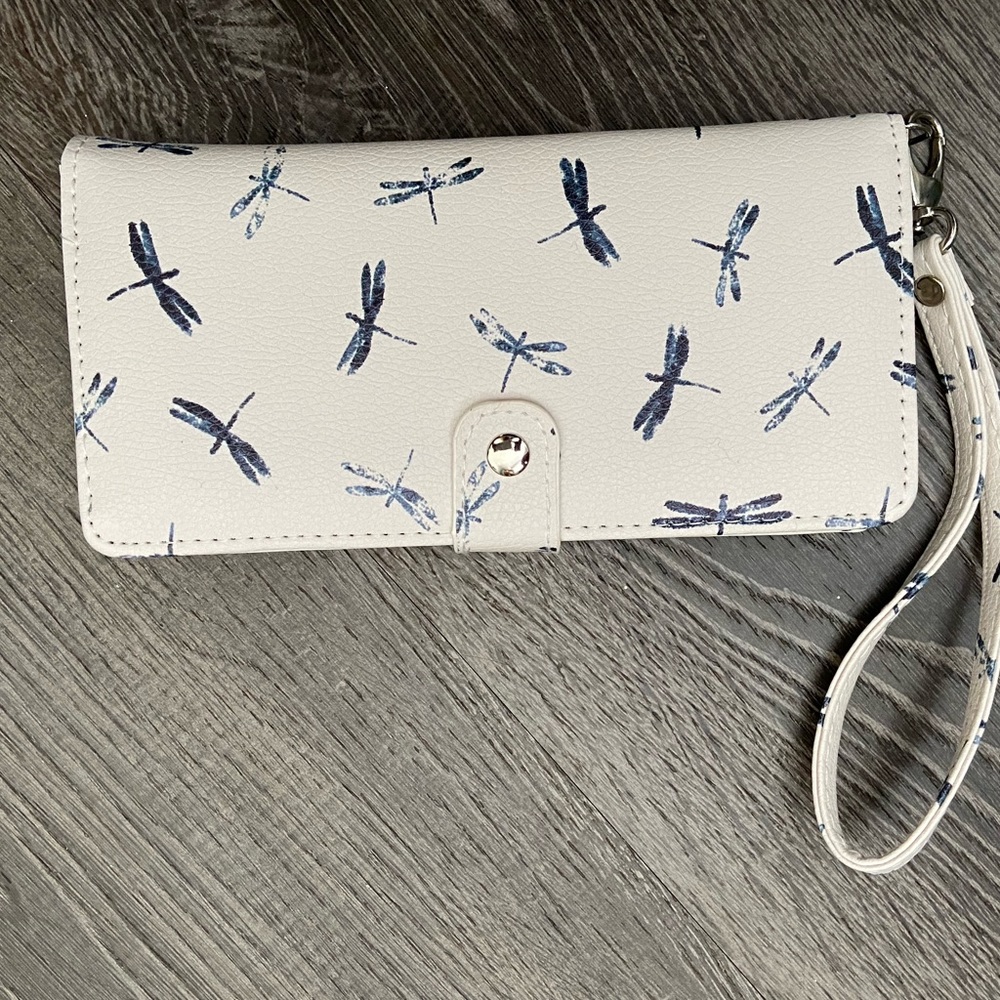 Womens wristlet